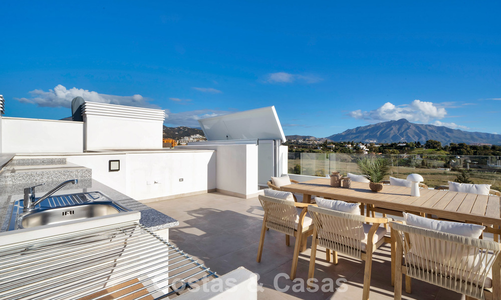 Recent gebouwd penthouse met ruim solarium te koop in een gated complex in Benahavis - Marbella 775484