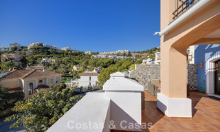 Ruim townhouse met prachtig golf- en zeezicht te koop, in een exclusieve golfurbanisatie in Benahavis - Marbella 775195 