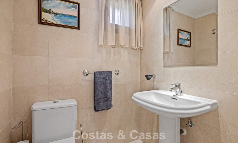 Ruim townhouse met prachtig golf- en zeezicht te koop, in een exclusieve golfurbanisatie in Benahavis - Marbella 775203