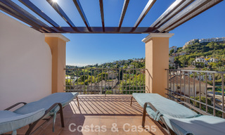 Ruim townhouse met prachtig golf- en zeezicht te koop, in een exclusieve golfurbanisatie in Benahavis - Marbella 775206 