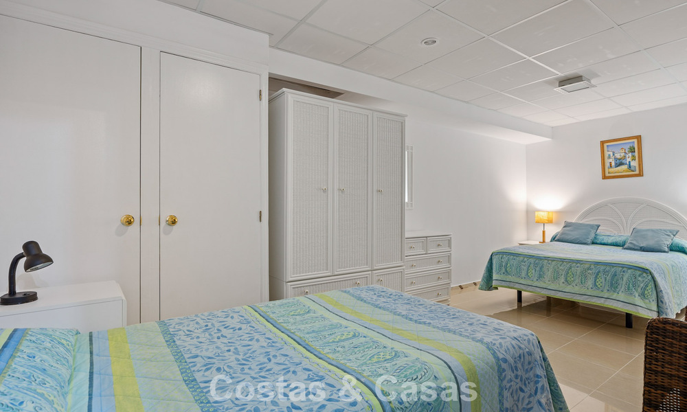 Ruim townhouse met prachtig golf- en zeezicht te koop, in een exclusieve golfurbanisatie in Benahavis - Marbella 775212