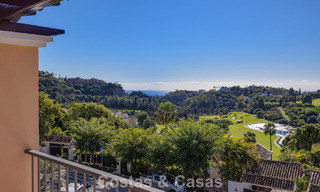 Ruim townhouse met prachtig golf- en zeezicht te koop, in een exclusieve golfurbanisatie in Benahavis - Marbella 775217 