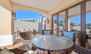 Ruim townhouse met prachtig golf- en zeezicht te koop, in een exclusieve golfurbanisatie in Benahavis - Marbella 775218 