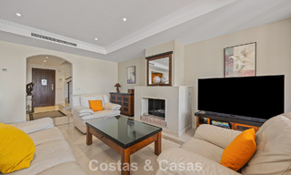 Ruim townhouse met prachtig golf- en zeezicht te koop, in een exclusieve golfurbanisatie in Benahavis - Marbella 775220 