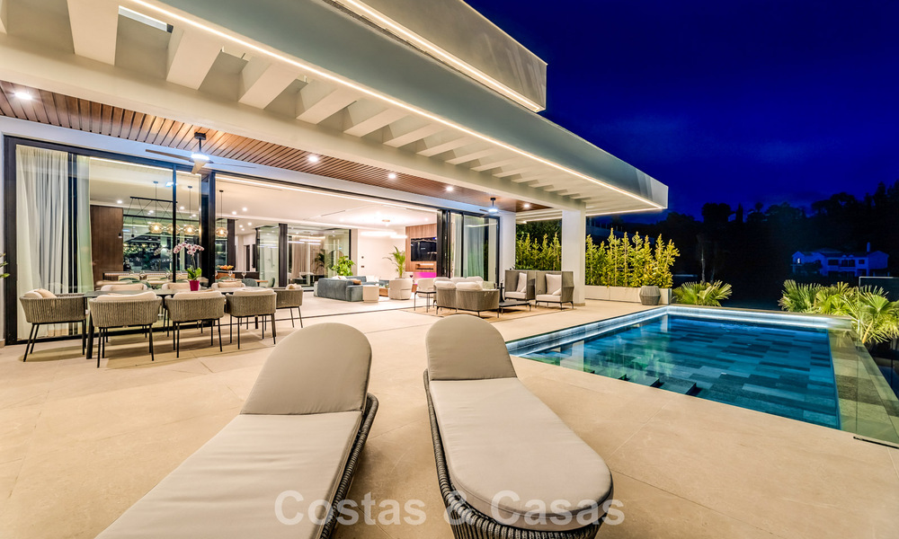 Gesofisticeerde designervilla met magnifiek zeezicht te koop in El Madroñal, Benahavis - Marbella 795621