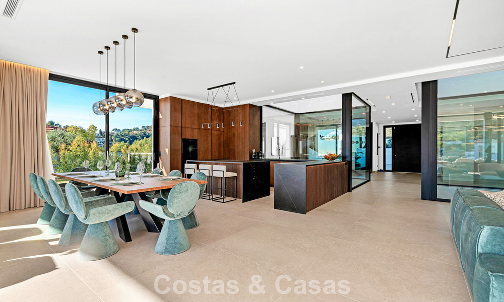 Gesofisticeerde designervilla met magnifiek zeezicht te koop in El Madroñal, Benahavis - Marbella 795632