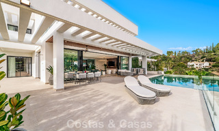 Gesofisticeerde designervilla met magnifiek zeezicht te koop in El Madroñal, Benahavis - Marbella 795645 