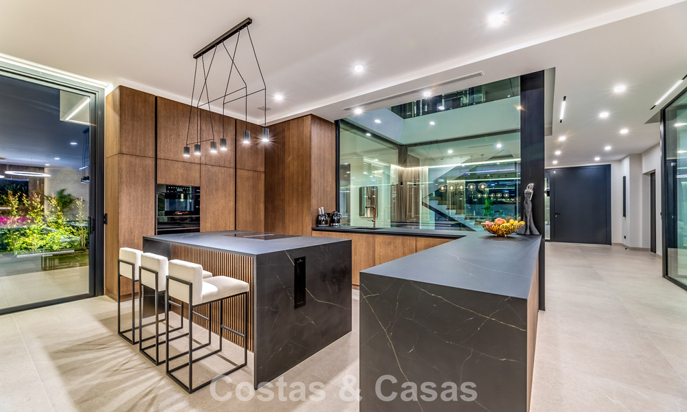 Gesofisticeerde designervilla met magnifiek zeezicht te koop in El Madroñal, Benahavis - Marbella 795646