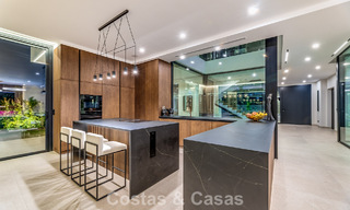 Gesofisticeerde designervilla met magnifiek zeezicht te koop in El Madroñal, Benahavis - Marbella 795646 