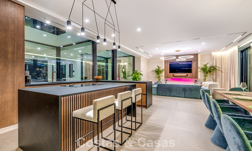 Geavanceerde designervilla met prachtig zeezicht te koop in El Madroñal, Benahavis - Marbella 796836