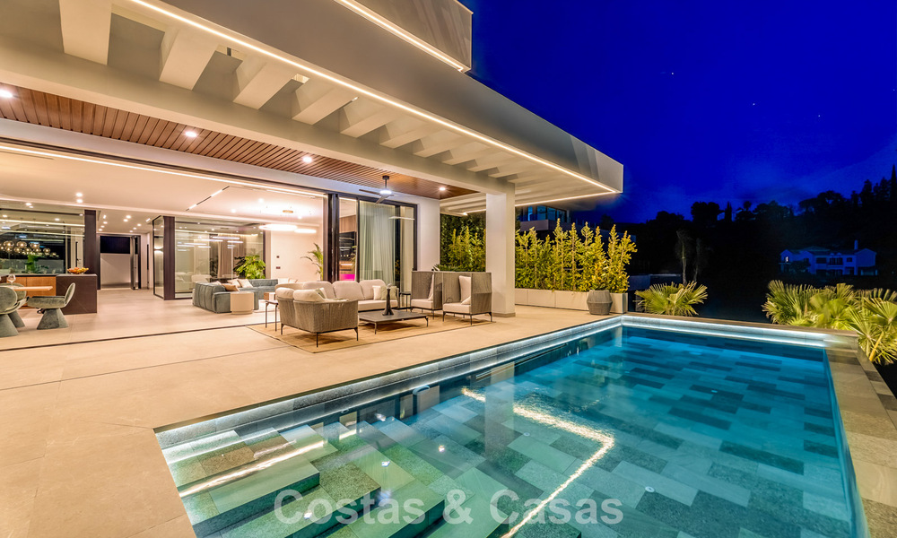 Geavanceerde designervilla met prachtig zeezicht te koop in El Madroñal, Benahavis - Marbella 796852