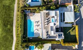 Luxueuze villa in moderne stijl te koop, grenzend aan de golfbaan in Nueva Andalucia, Marbella 775533 