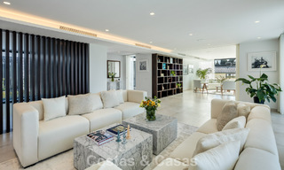 Luxueuze villa in moderne stijl te koop, grenzend aan de golfbaan in Nueva Andalucia, Marbella 775538 