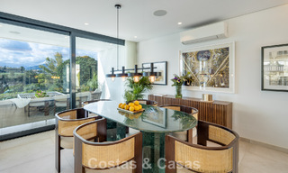 Luxueuze villa in moderne stijl te koop, grenzend aan de golfbaan in Nueva Andalucia, Marbella 775540 