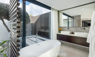 Luxueuze villa in moderne stijl te koop, grenzend aan de golfbaan in Nueva Andalucia, Marbella 775545 