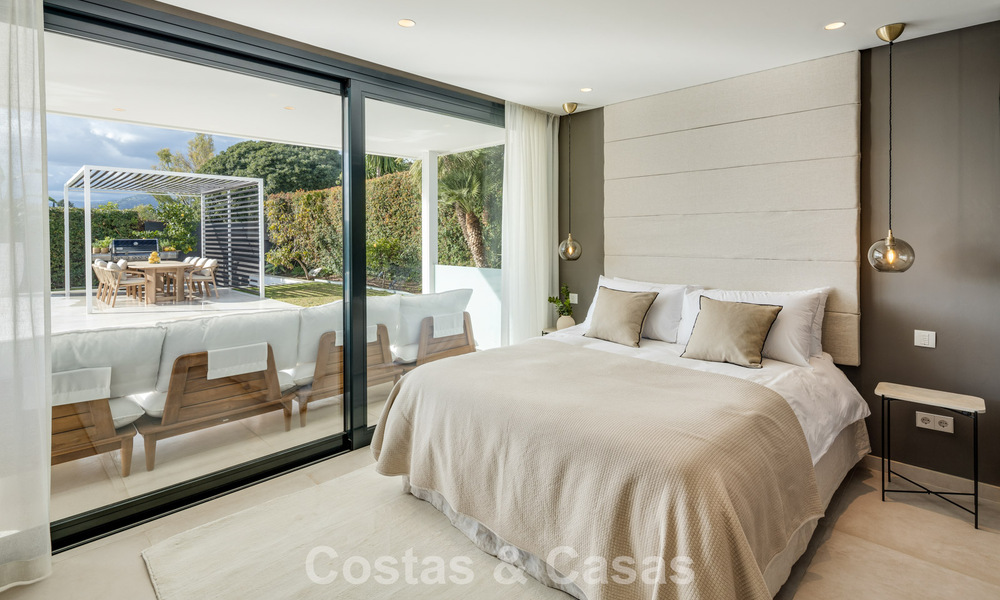 Luxueuze villa in moderne stijl te koop, grenzend aan de golfbaan in Nueva Andalucia, Marbella 775548