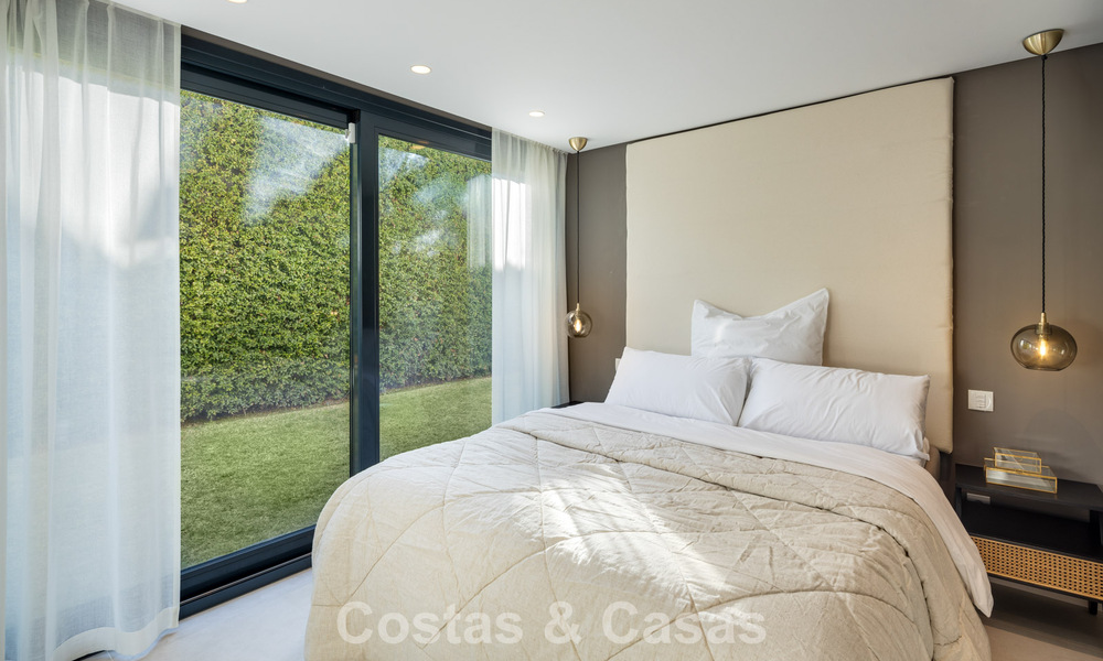 Luxueuze villa in moderne stijl te koop, grenzend aan de golfbaan in Nueva Andalucia, Marbella 775552
