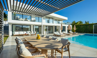 Luxueuze villa in moderne stijl te koop, grenzend aan de golfbaan in Nueva Andalucia, Marbella 775554 