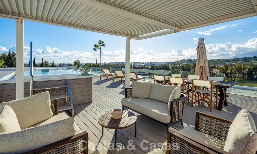 Luxueuze villa in moderne stijl te koop, grenzend aan de golfbaan in Nueva Andalucia, Marbella 775556