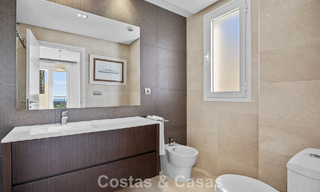 Instapklaar penthouse met panoramisch zeezicht in een mediterraan complex te koop in Benahavis - Marbella 775762 