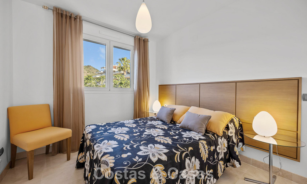 Instapklaar penthouse met panoramisch zeezicht in een mediterraan complex te koop in Benahavis - Marbella 775763