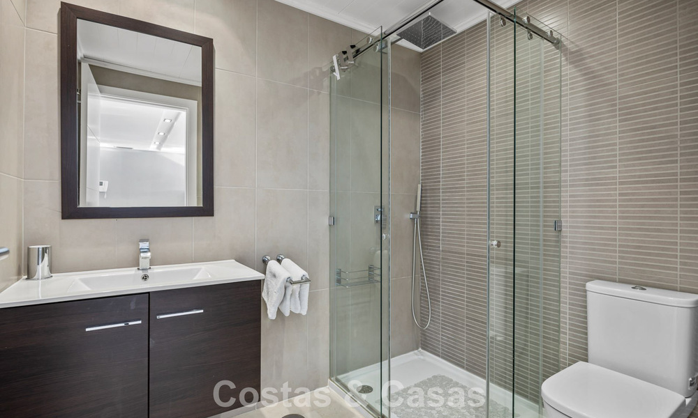 Instapklaar penthouse met panoramisch zeezicht in een mediterraan complex te koop in Benahavis - Marbella 775764