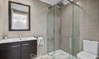 Instapklaar penthouse met panoramisch zeezicht in een mediterraan complex te koop in Benahavis - Marbella 775764 