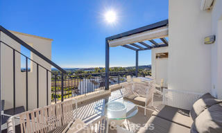 Instapklaar penthouse met panoramisch zeezicht in een mediterraan complex te koop in Benahavis - Marbella 775772 