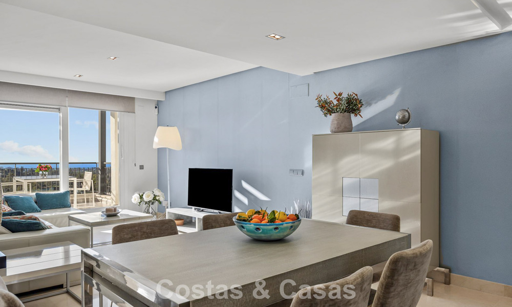 Instapklaar penthouse met panoramisch zeezicht in een mediterraan complex te koop in Benahavis - Marbella 775777