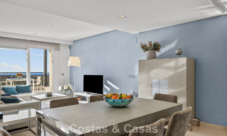 Instapklaar penthouse met panoramisch zeezicht in een mediterraan complex te koop in Benahavis - Marbella 775777 