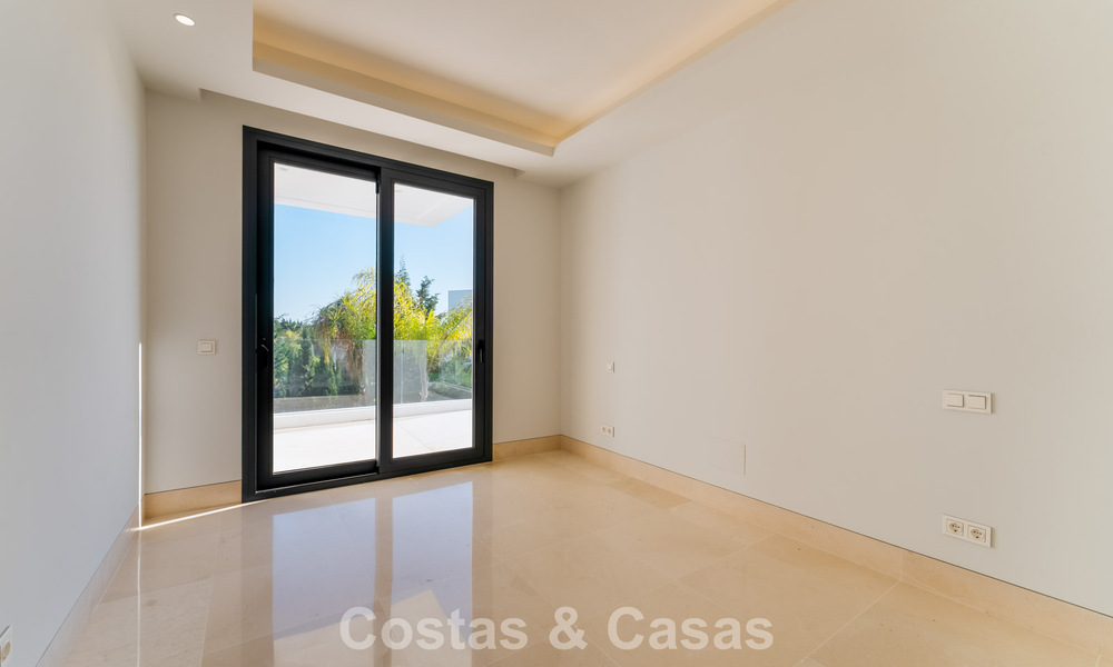 Geavanceerde luxevilla te koop in een exclusieve gated community op Marbella’s prestigieuze Golden Mile 775562