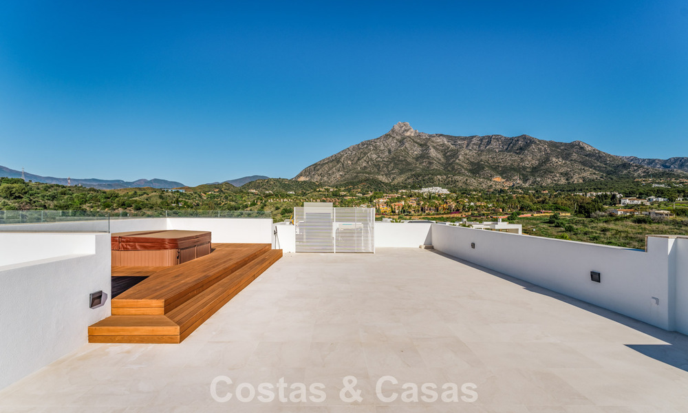 Geavanceerde luxevilla te koop in een exclusieve gated community op Marbella’s prestigieuze Golden Mile 775565