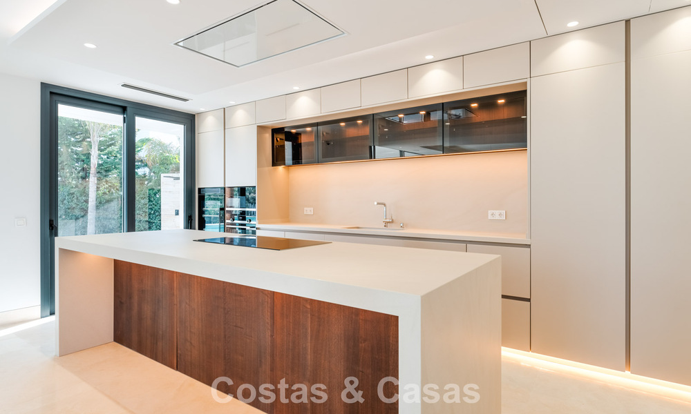 Geavanceerde luxevilla te koop in een exclusieve gated community op Marbella’s prestigieuze Golden Mile 775569