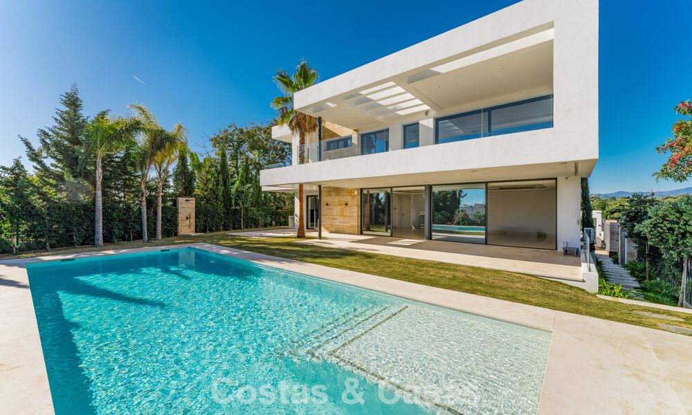 Geavanceerde luxevilla te koop in een exclusieve gated community op Marbella’s prestigieuze Golden Mile 775572