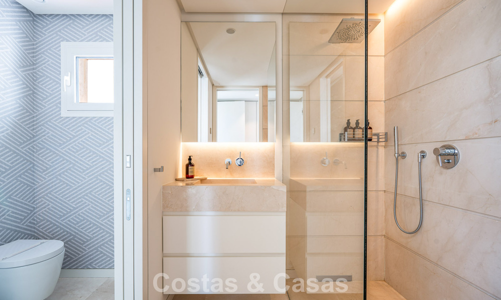 Luxueus gerenoveerd duplex penthouse te koop, in Puente Romano op de Golden Mile van Marbella 775599