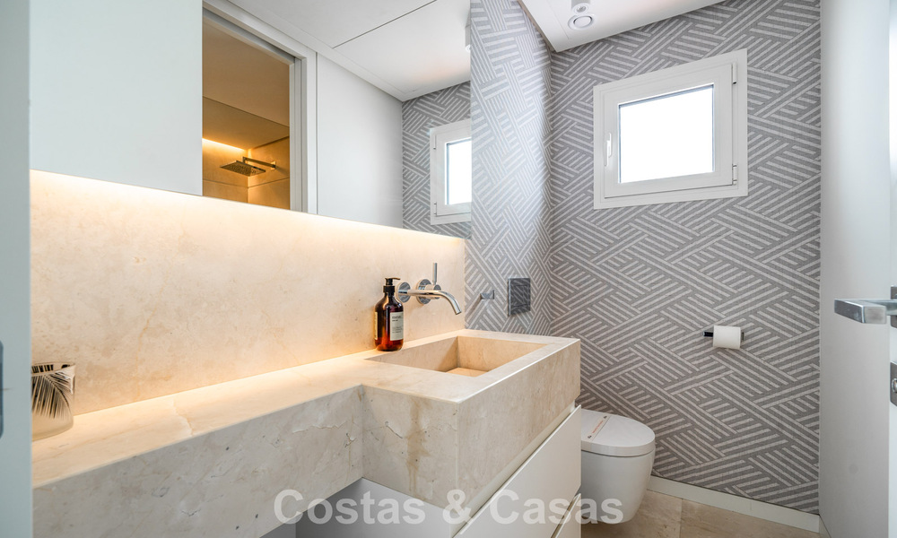 Luxueus gerenoveerd duplex penthouse te koop, in Puente Romano op de Golden Mile van Marbella 775602