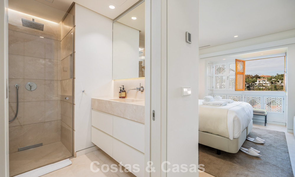 Luxueus gerenoveerd duplex penthouse te koop, in Puente Romano op de Golden Mile van Marbella 775605