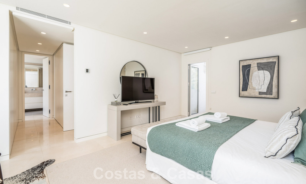 Luxueus gerenoveerd duplex penthouse te koop, in Puente Romano op de Golden Mile van Marbella 775611