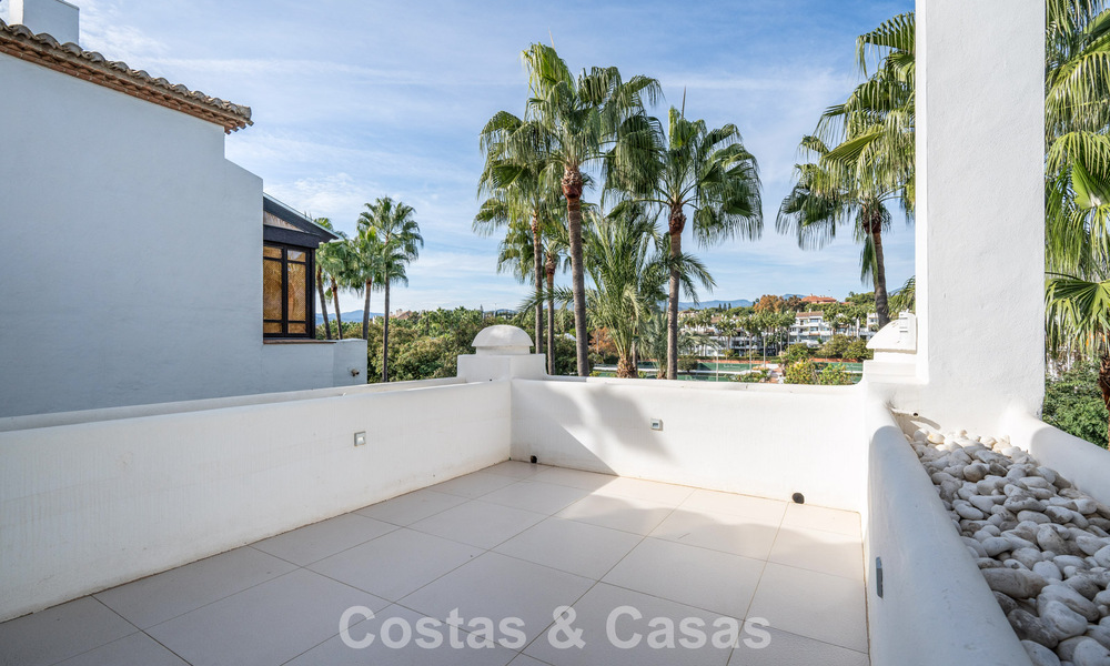 Luxueus gerenoveerd duplex penthouse te koop, in Puente Romano op de Golden Mile van Marbella 775614