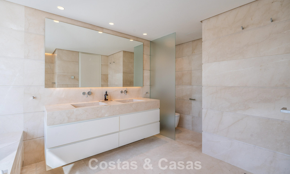 Luxueus gerenoveerd duplex penthouse te koop, in Puente Romano op de Golden Mile van Marbella 775615