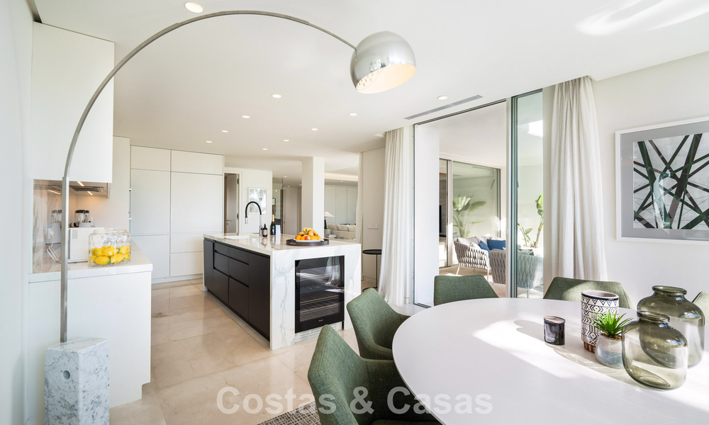 Luxueus gerenoveerd duplex penthouse te koop, in Puente Romano op de Golden Mile van Marbella 775623