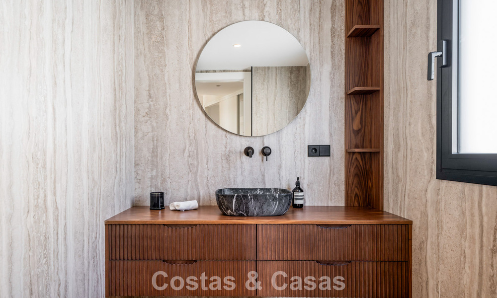 Moderne mediterrane villa met eigentijdse invloeden te koop aan Marbella’s Golden Mile 775638