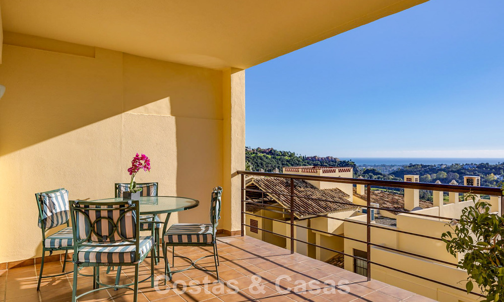 Instapklaar, ruim 3-slaapkamer appartement te koop omringd door golfbanen in Benahavis - Marbella 775706