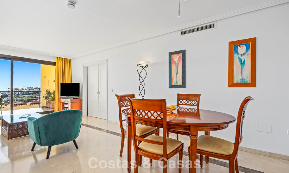 Instapklaar, ruim 3-slaapkamer appartement te koop omringd door golfbanen in Benahavis - Marbella 775708