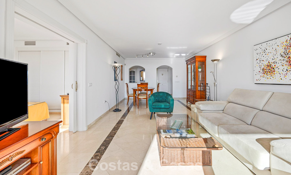 Instapklaar, ruim 3-slaapkamer appartement te koop omringd door golfbanen in Benahavis - Marbella 775710