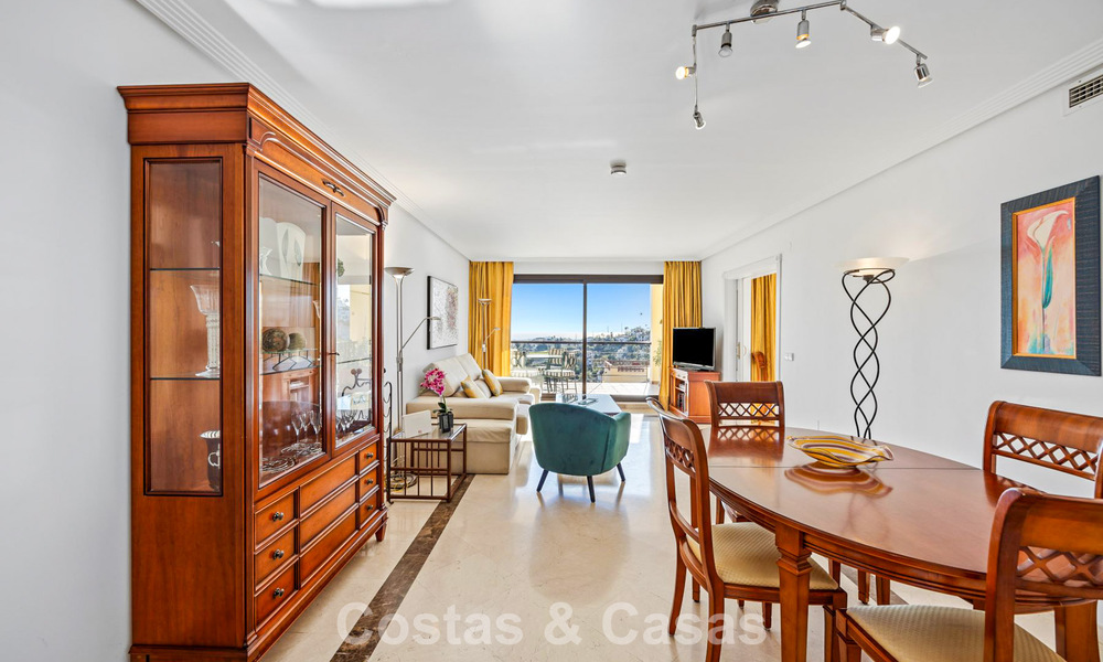 Instapklaar, ruim 3-slaapkamer appartement te koop omringd door golfbanen in Benahavis - Marbella 775726
