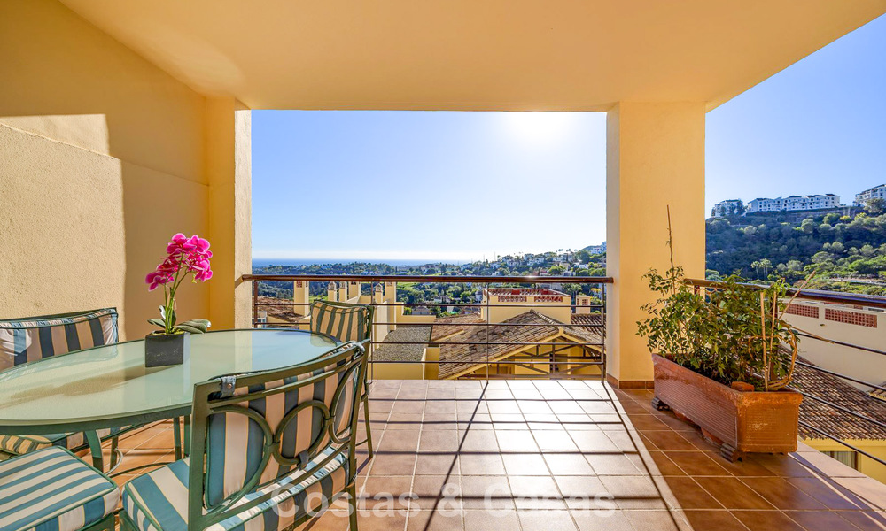 Instapklaar, ruim 3-slaapkamer appartement te koop omringd door golfbanen in Benahavis - Marbella 775727