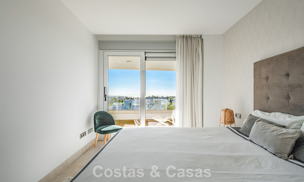 Beachside, eigentijds penthouse met groot solarium te koop in een modern complex in San Pedro, Marbella 775781