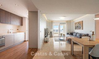 Beachside, eigentijds penthouse met groot solarium te koop in een modern complex in San Pedro, Marbella 775787 