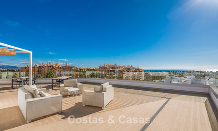Beachside, eigentijds penthouse met groot solarium te koop in een modern complex in San Pedro, Marbella 775807